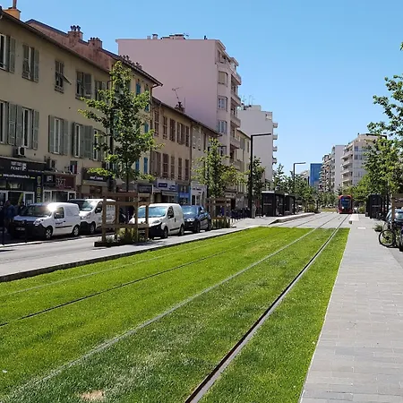 Maison Calme Avec Jardin, Proche Des Transports ニース